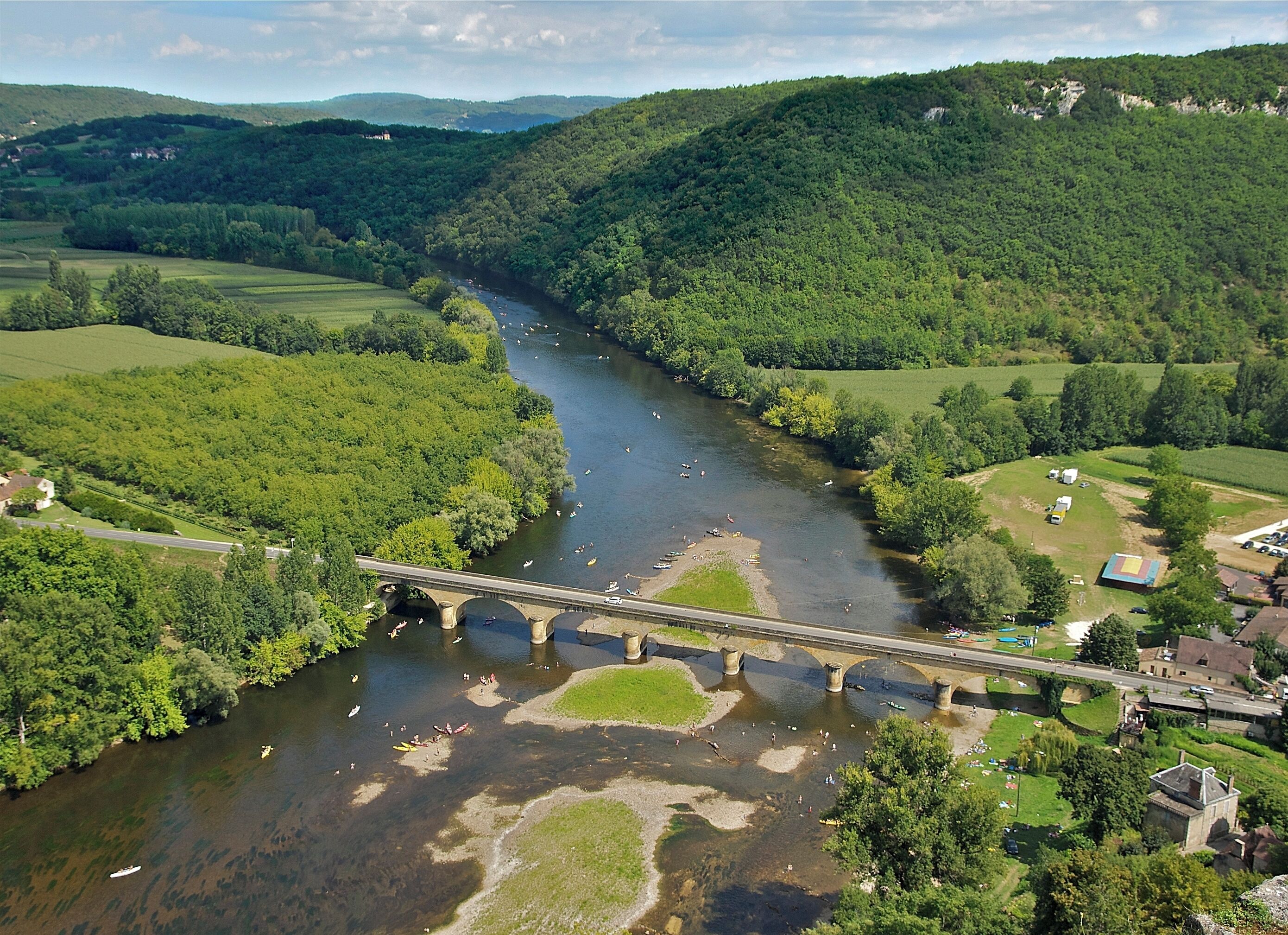 River Dordogne, as seen from Castle of Castelnaud, Dordogne department, France.