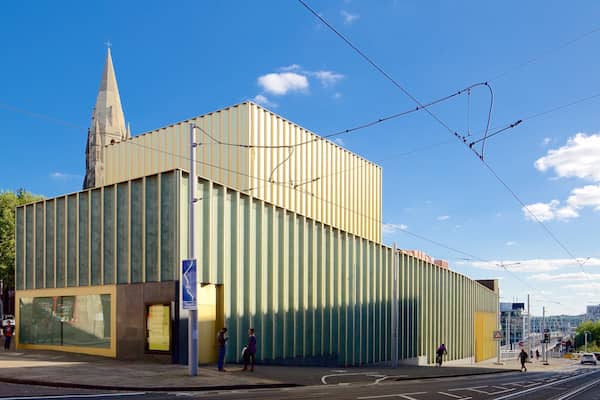 Nottingham Contemporary mit einem StraĂenszenen