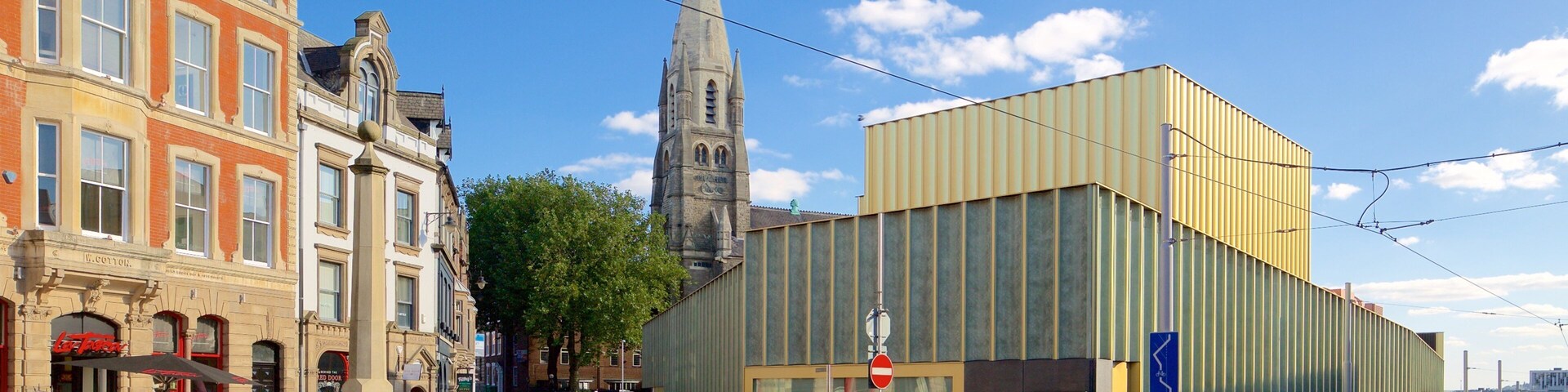 Nottingham Contemporary showing a city and street scenes