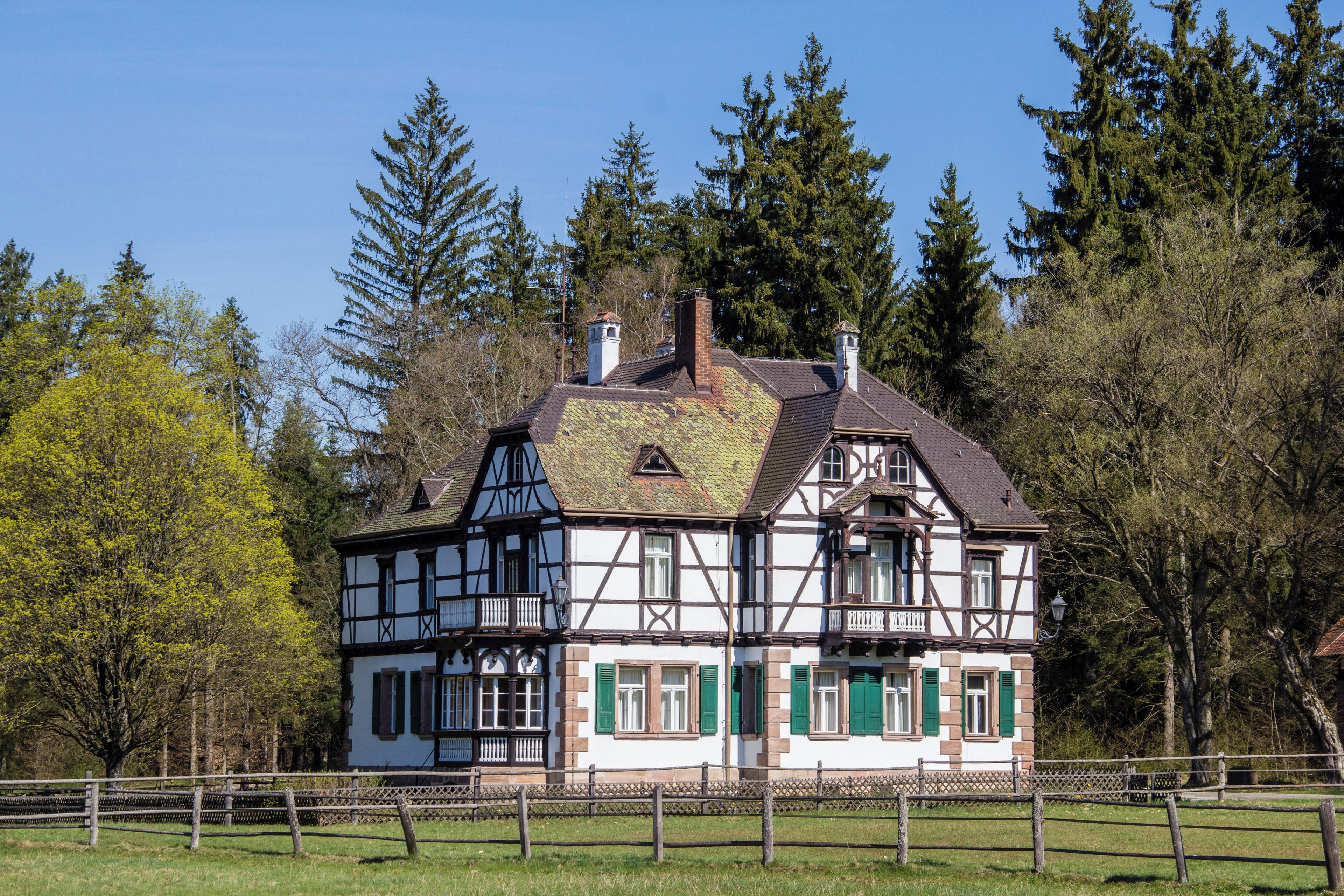 This is a photograph of an architectural monument. It is on the list of cultural monuments of Bayern, no. D-5-76-151-64