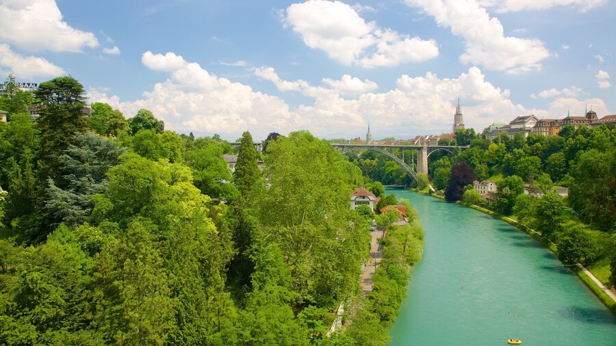 Jardín botánico que incluye un río o arroyo