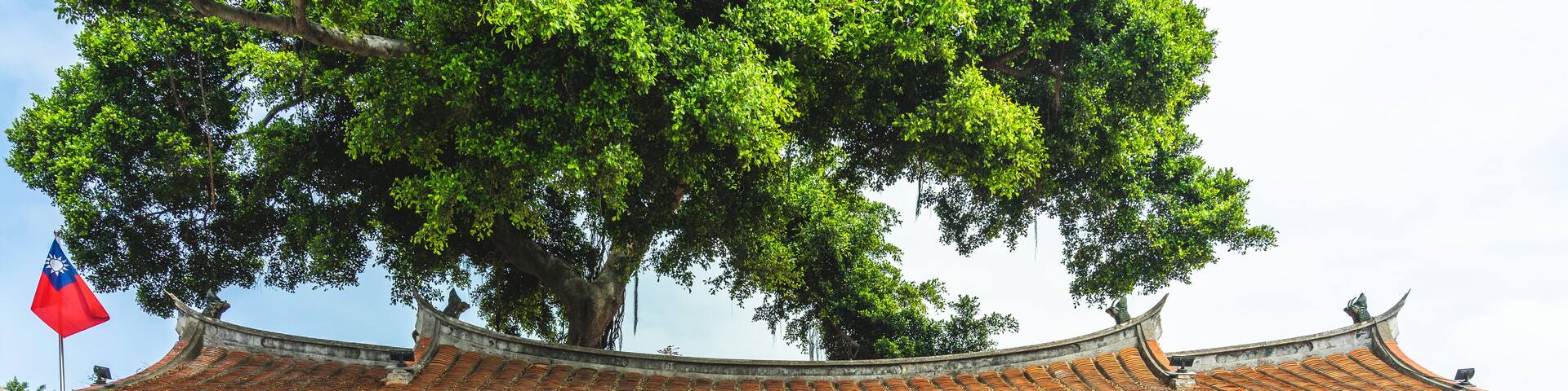historic building in kinmen. the chinese characters mean "Kinmen Military Headquarters of the Qing Dynasty"