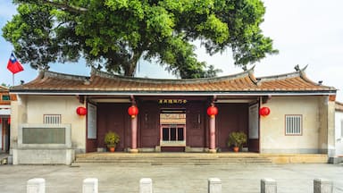 historic building in kinmen. the chinese characters mean "Kinmen Military Headquarters of the Qing Dynasty"