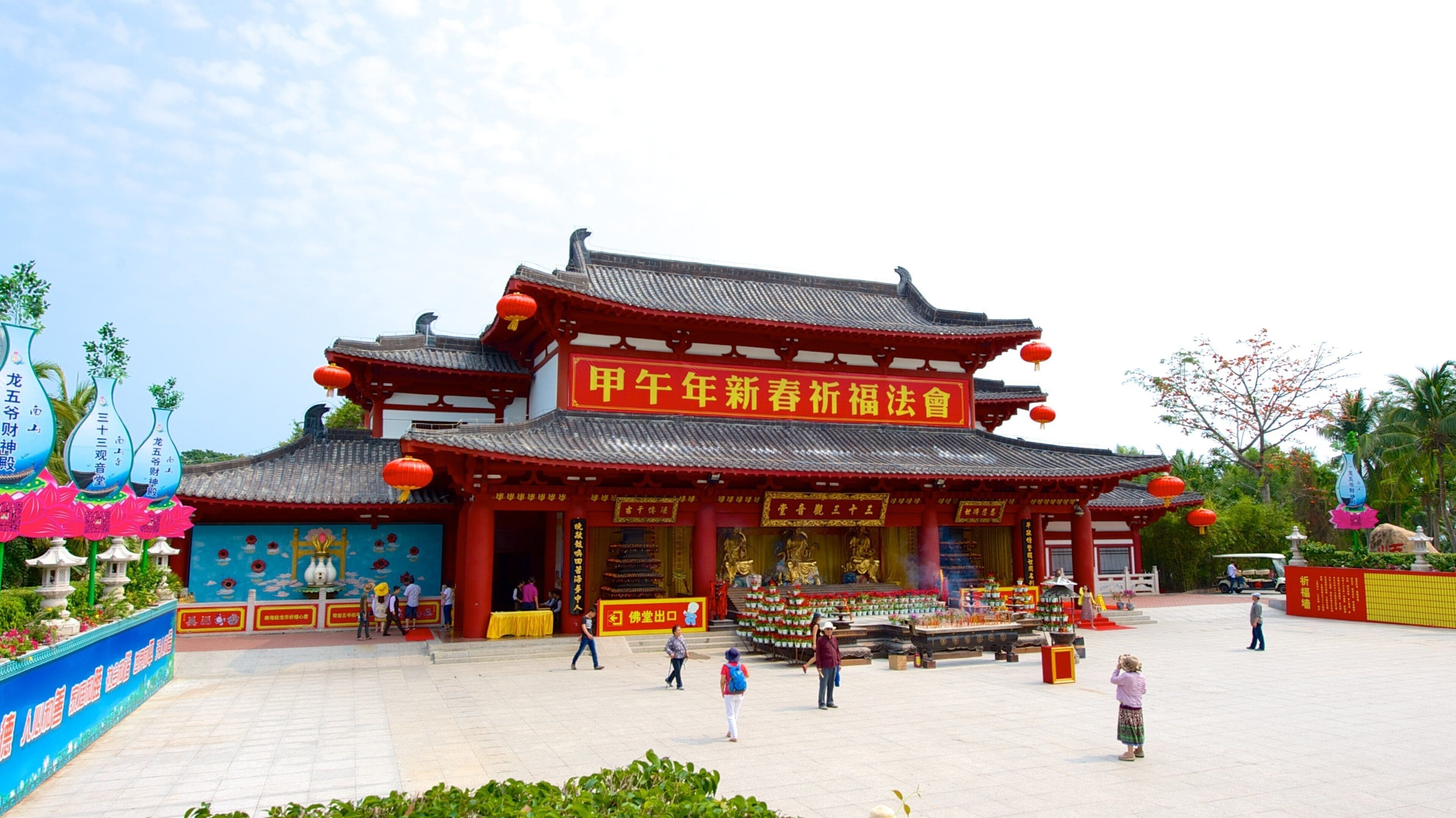 Nanshan Temple 设有 宗教元素, 廣場 和 廟宇或禮拜堂