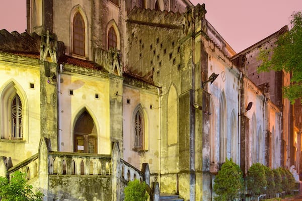 St.-Joseph-Kathedrale welches beinhaltet Märkte, Kirche oder Kathedrale und historische Architektur