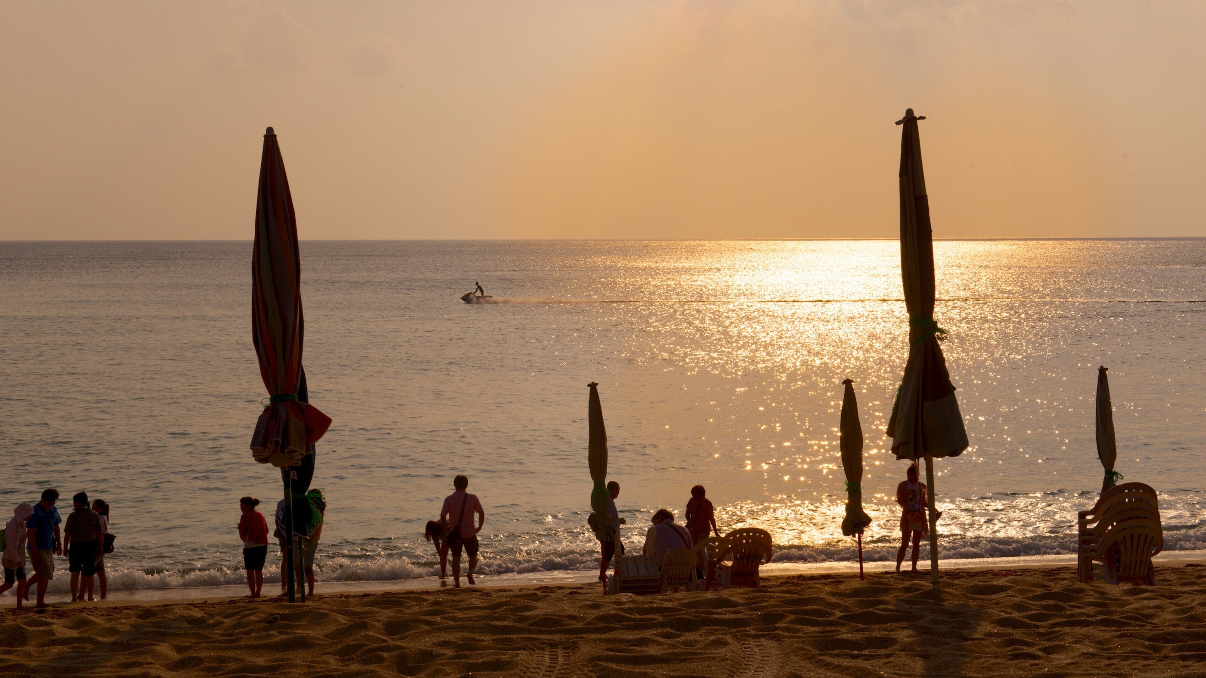 Kenting Nationalpark og byder på en strand og en solnedgang