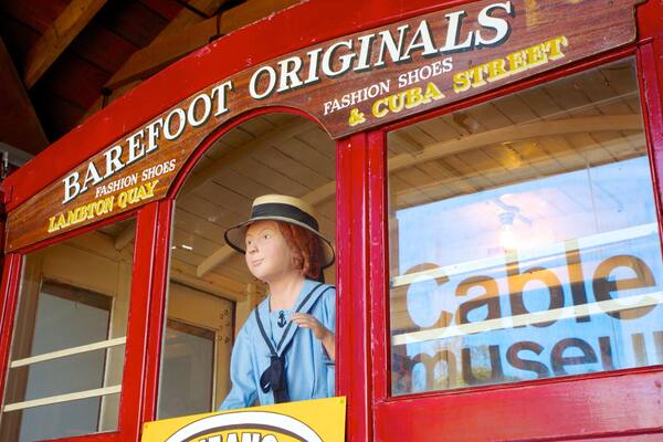Museo del teleférico ofreciendo vistas interiores