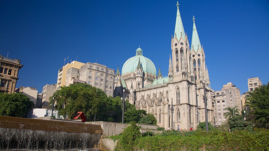 Sao Paulo Cathedral which includes a church or cathedral and religious aspects