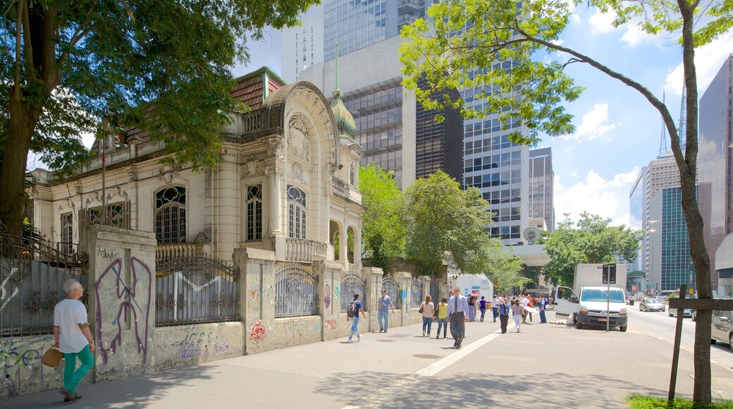 Avenida Paulista mostrando architettura d\'epoca