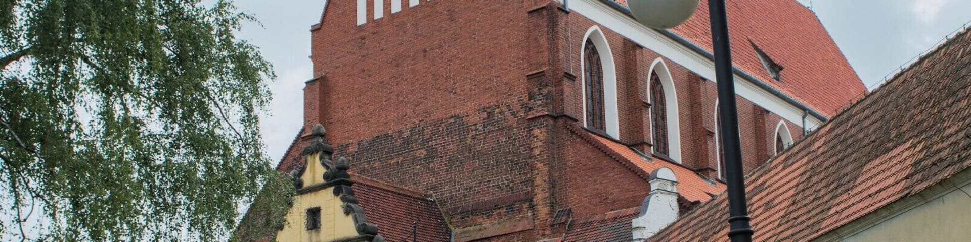 Olesnica is a tiny town located in the South-West region of Poland. I went there for a day trip when I was studying in Wroclaw, which is just 1h away from Olesnica. This is the church situated near the castle of Olesnica.