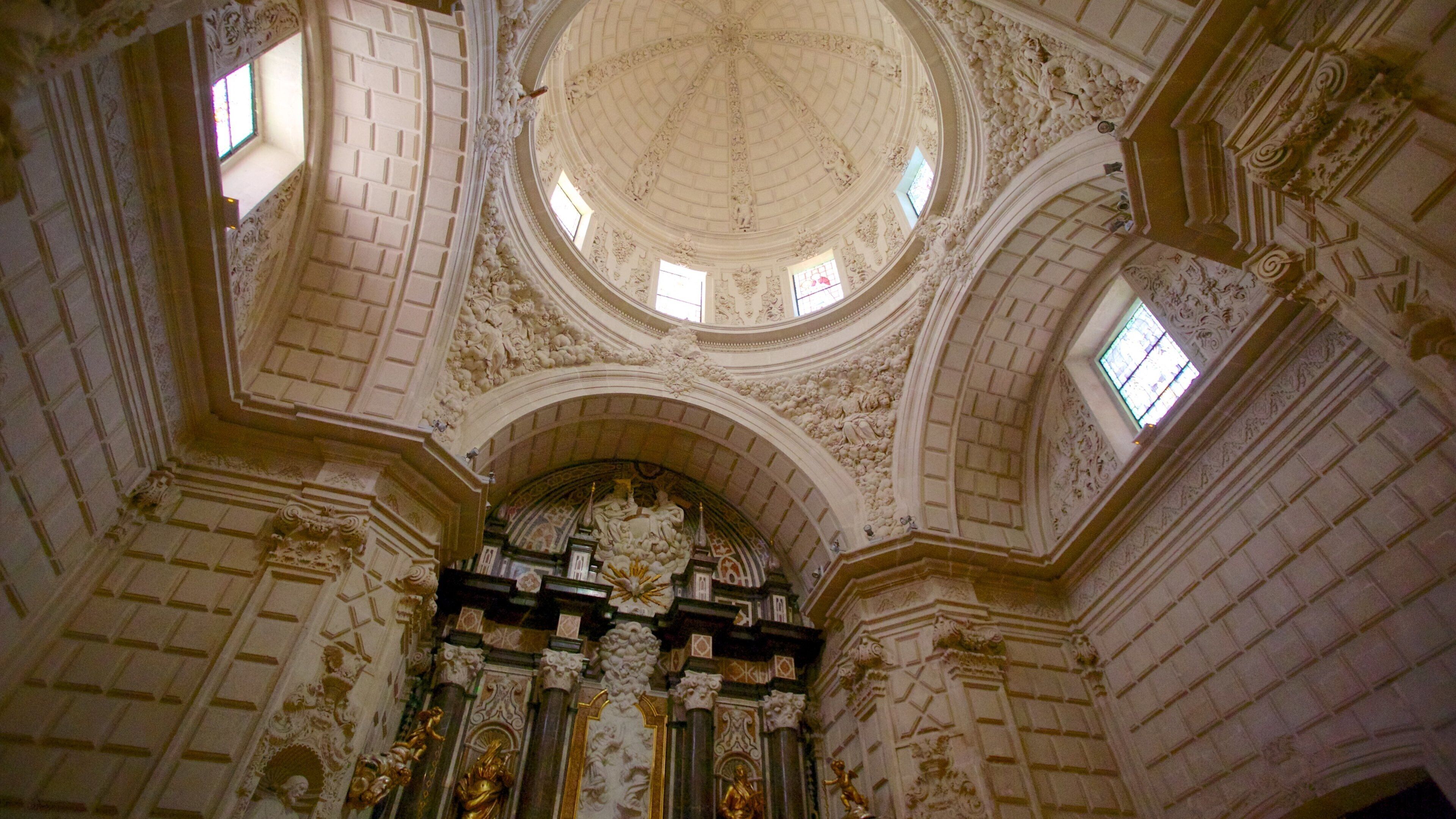 San Nicolas Cathedral featuring interior views, a church or cathedral and heritage architecture