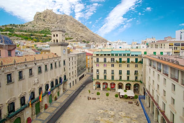 Alicante City Centre which includes heritage architecture and heritage elements