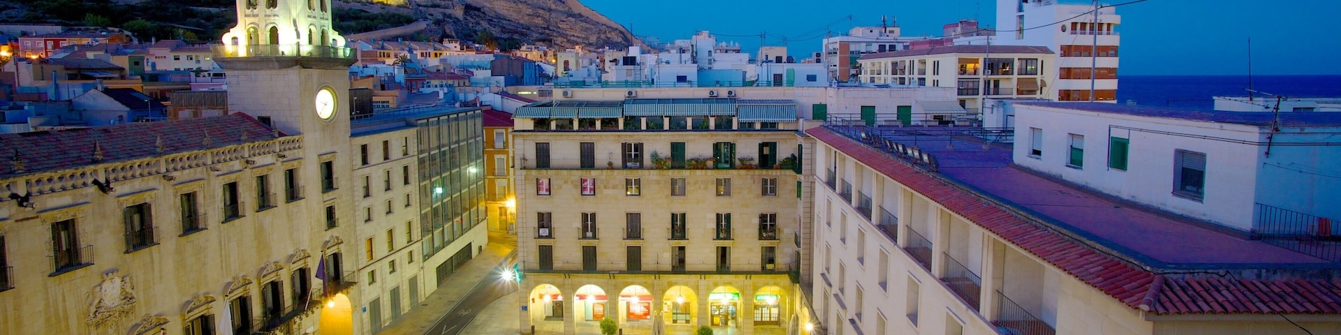 Prefeitura de Alicante que inclui arquitetura de patrimônio, uma cidade e uma praça ou plaza