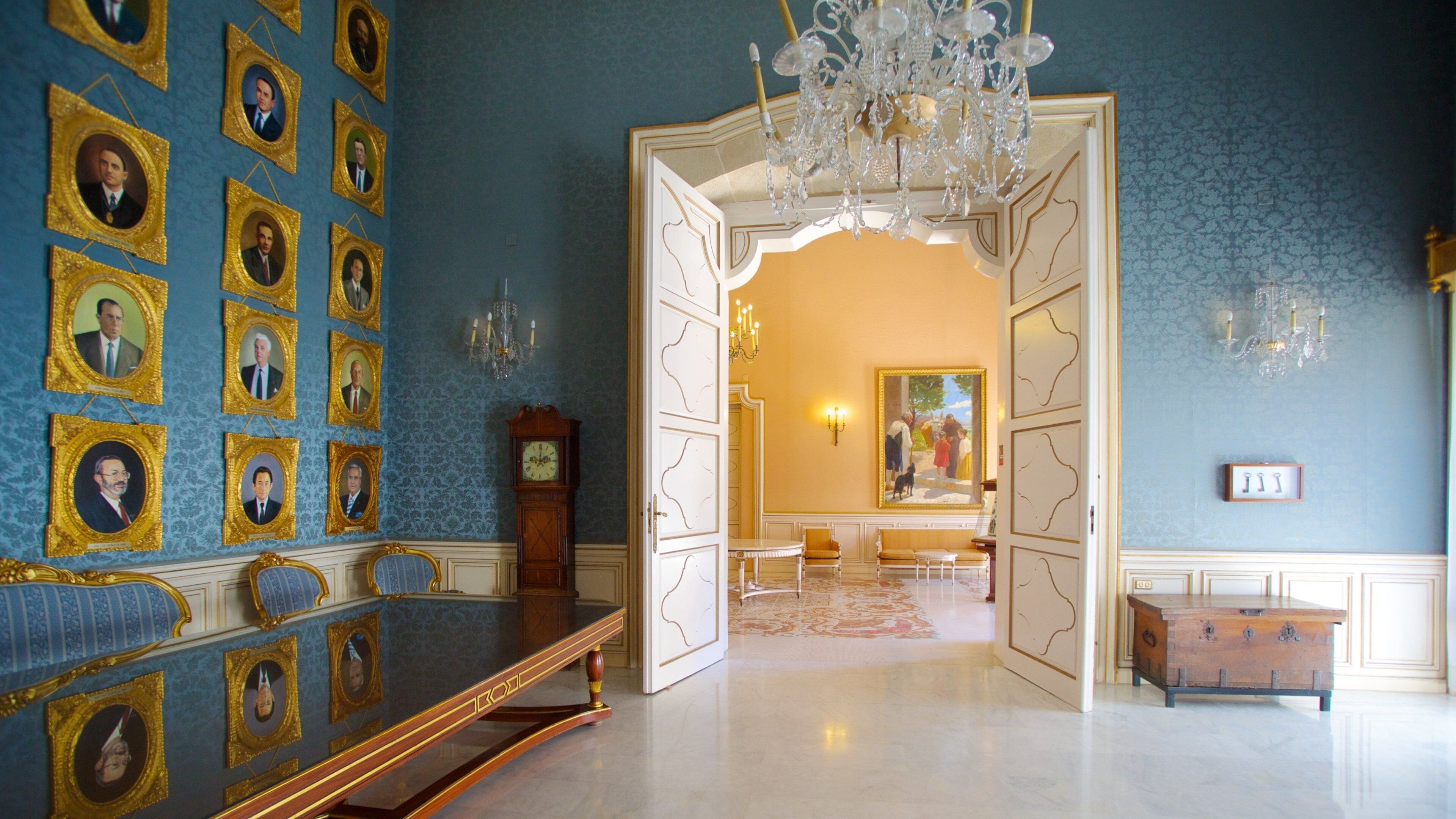 Alicante Town Hall which includes an administrative buidling and interior views