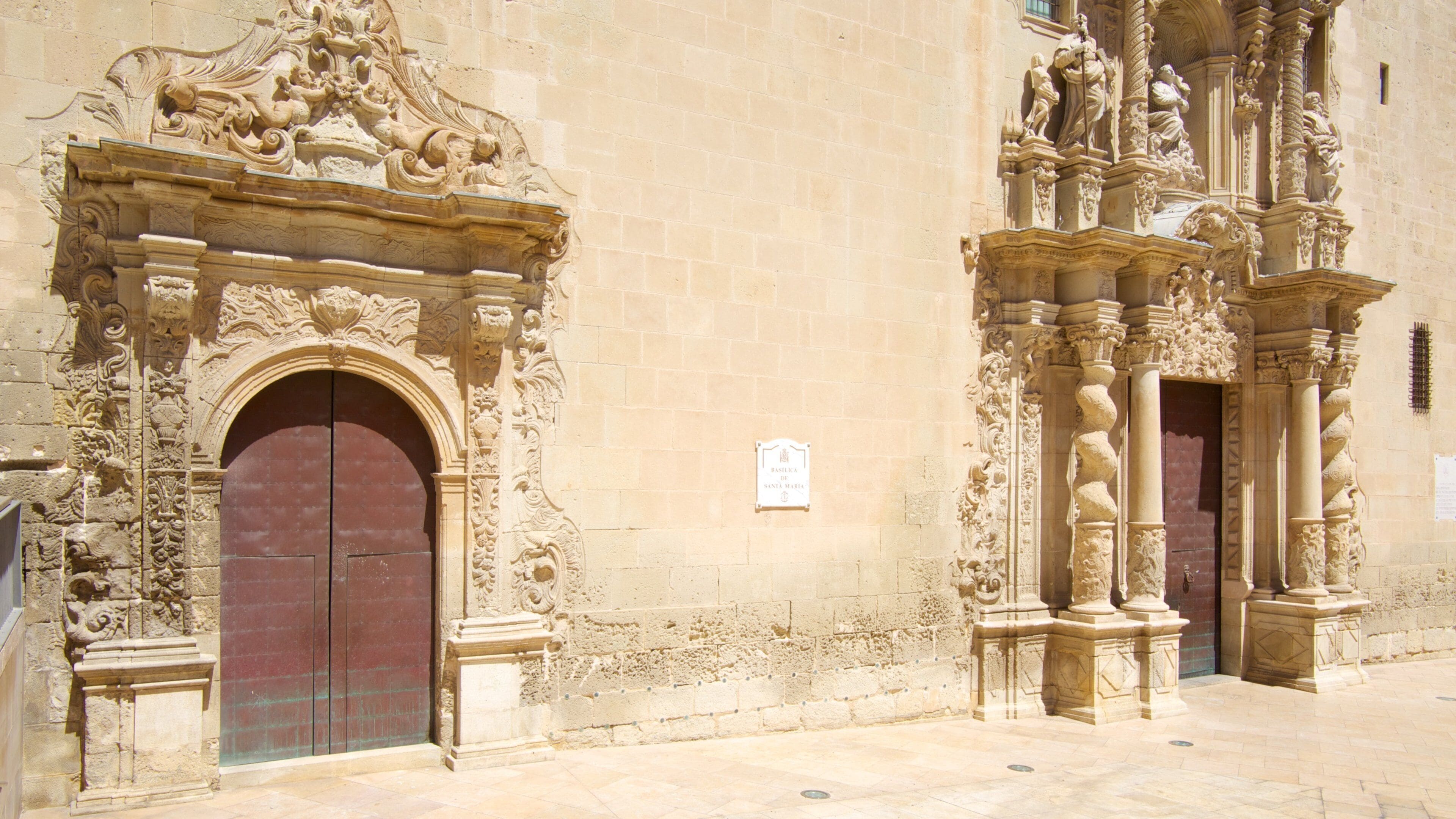 Basilica of Santa Maria which includes a church or cathedral and heritage elements