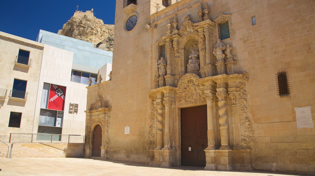 Basilica of Santa Maria which includes a church or cathedral, religious aspects and heritage architecture