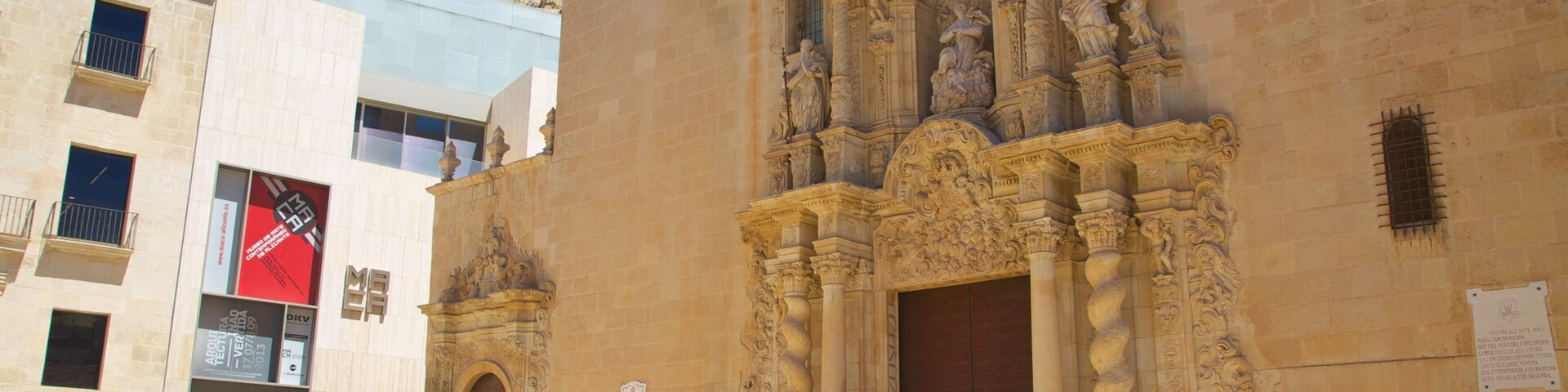 Basílica de Santa Maria que inclui elementos religiosos, arquitetura de patrimônio e uma igreja ou catedral