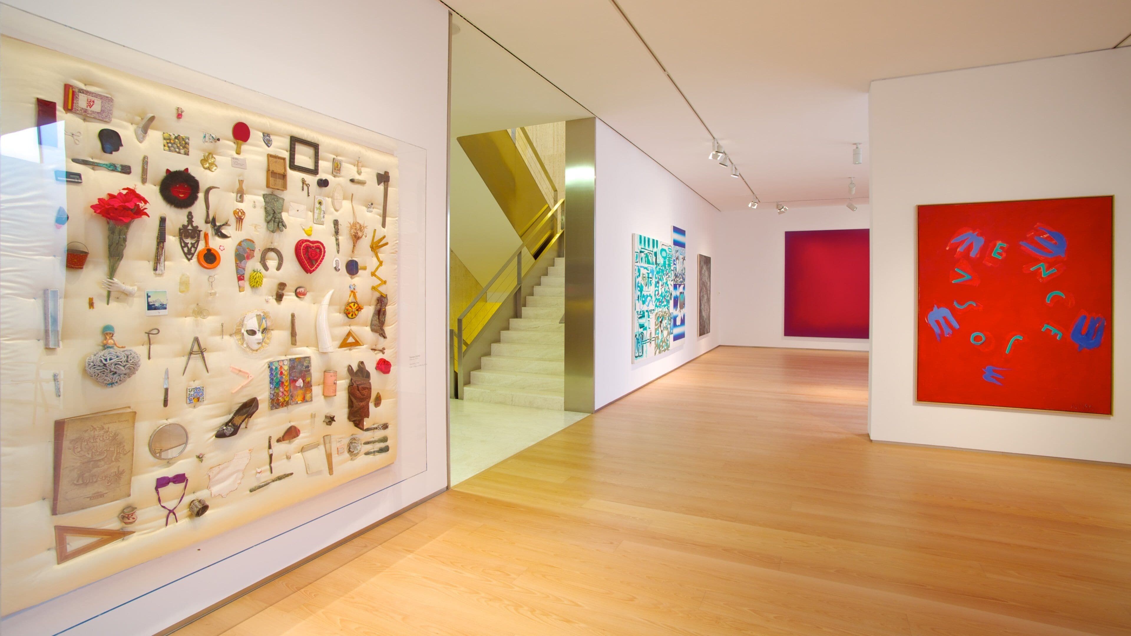 Museo de Arte Contemporáneo de Alicante ofreciendo arte y vistas de interior