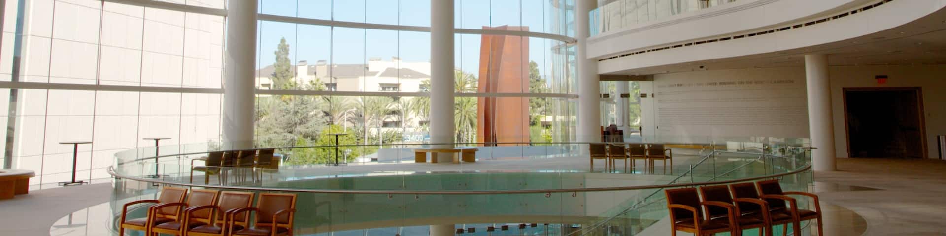 Segerstrom Center for the Arts welches beinhaltet Innenansichten und Kunst