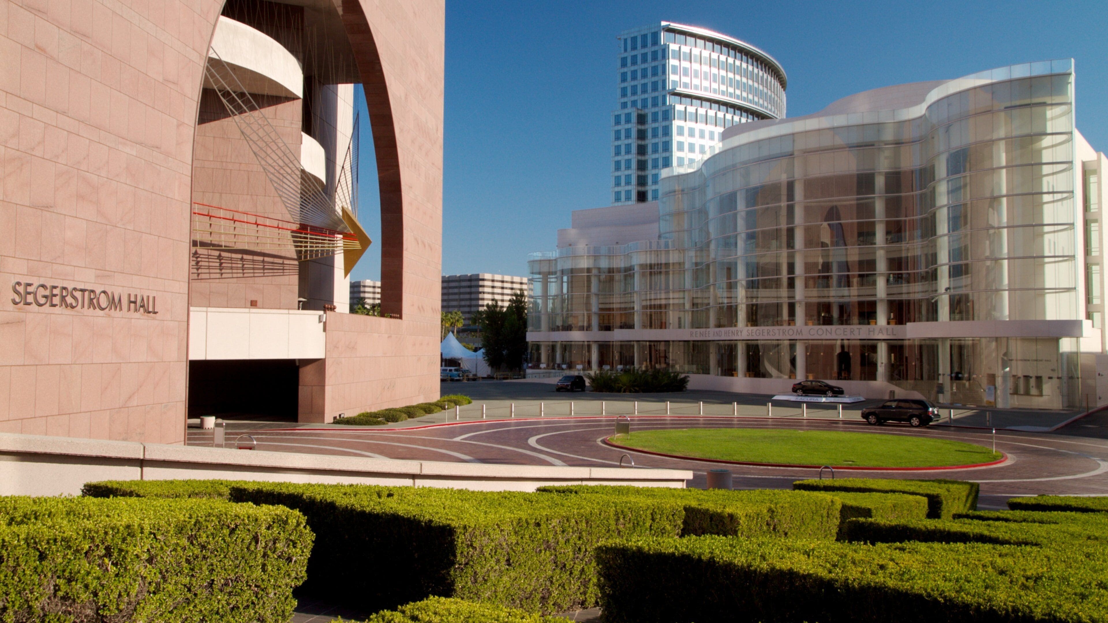 Segerstrom Center for the Arts og byder på moderne arkitektur, en plads eller et torv og en by