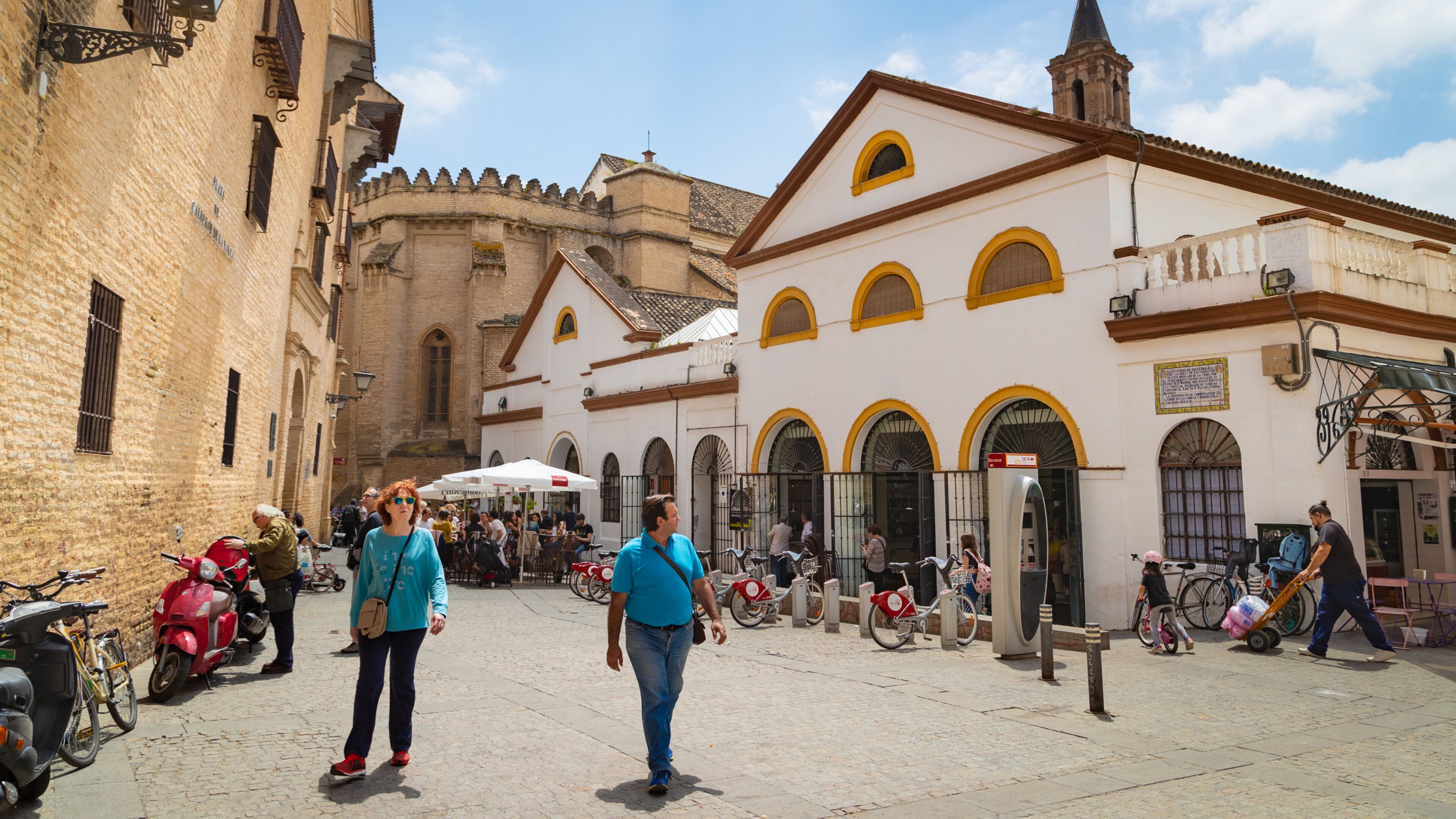 Macarena which includes street scenes as well as a couple