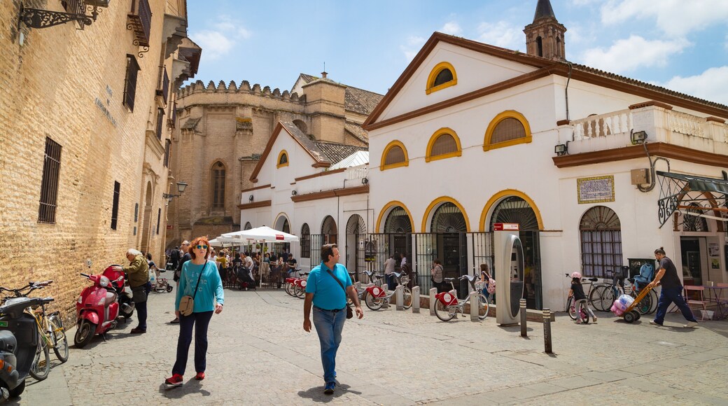 Macarena which includes street scenes as well as a couple