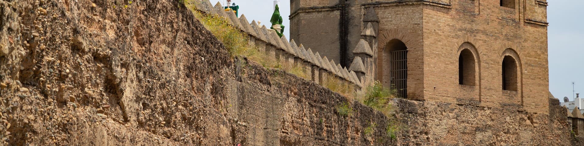 Macarena showing heritage architecture and a castle