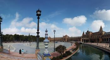 Caption---- Plaza de Espana, Seville
