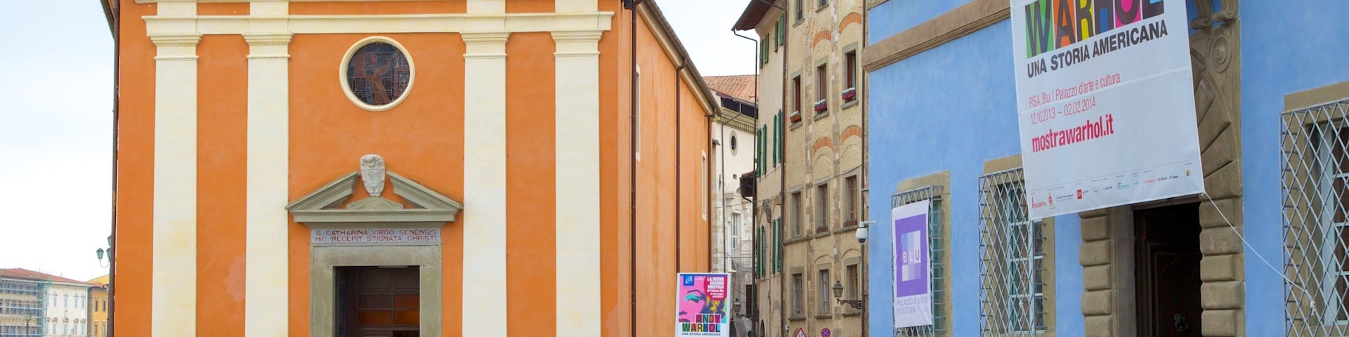 Palácio Azul caracterizando arte performática, elementos religiosos e sinalização