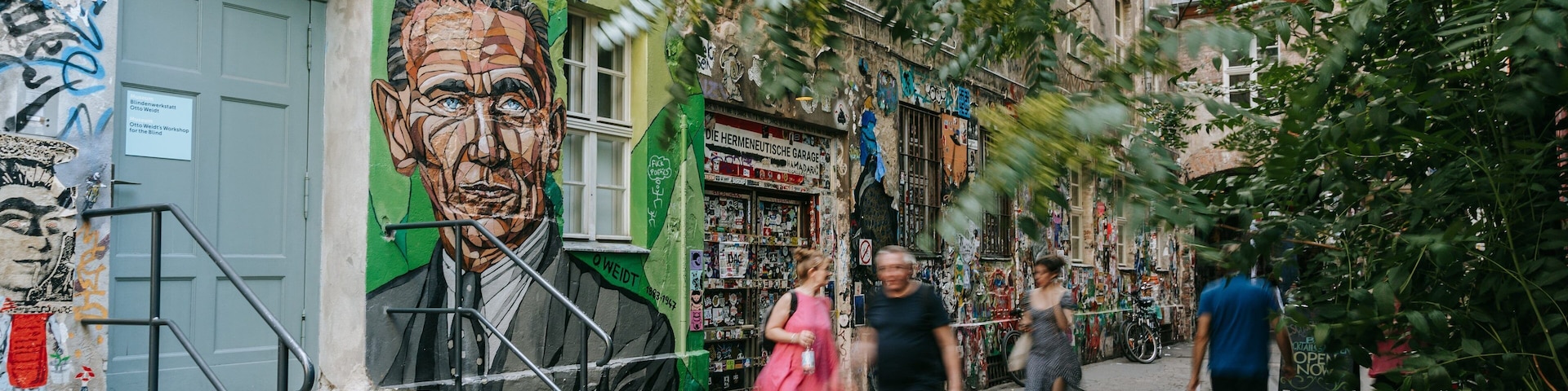 Hackescher Markt which includes street scenes and outdoor art