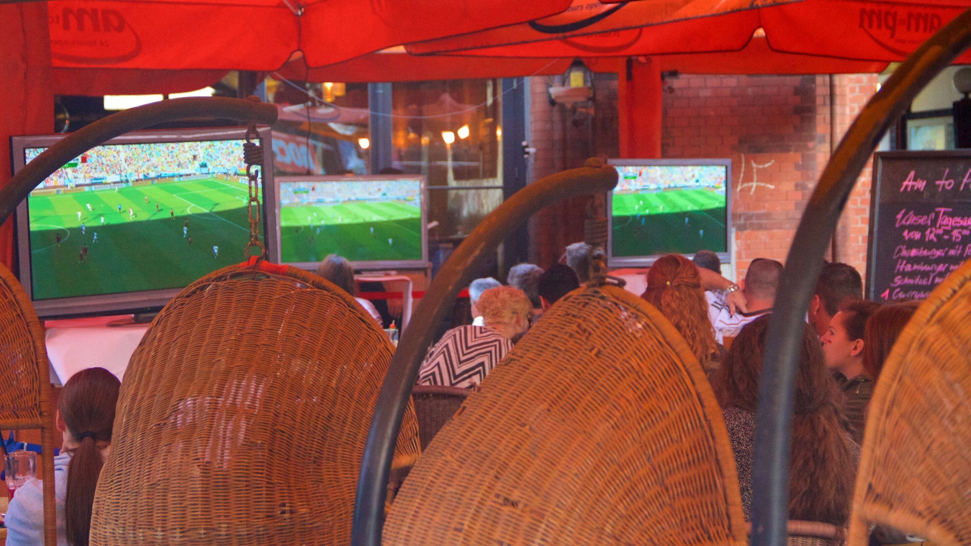 Hackescher Markt som visar al fresco-restauranger