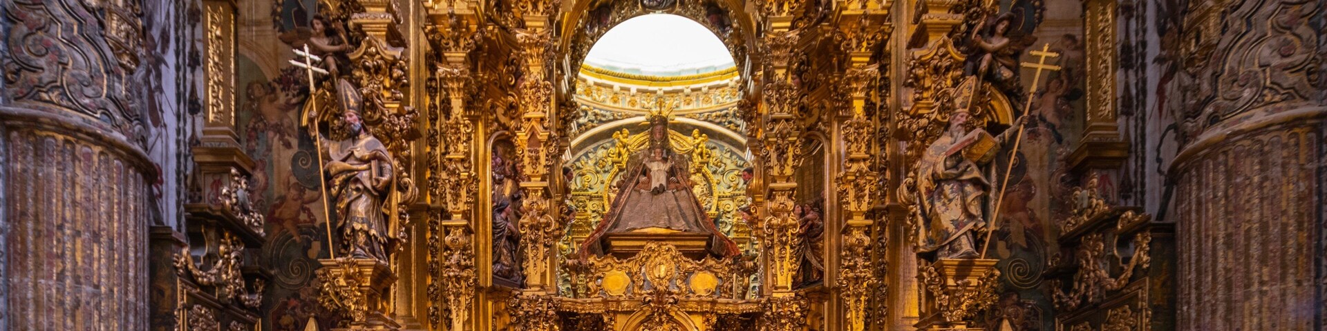 Salvador Church showing interior views, a church or cathedral and heritage elements