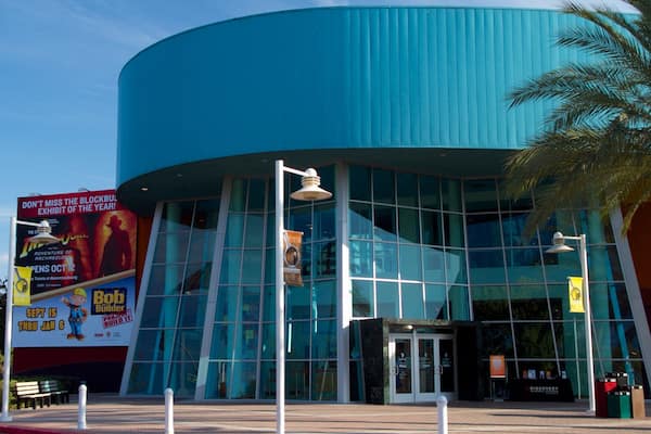 Discovery Science Center showing modern architecture, street scenes and a city