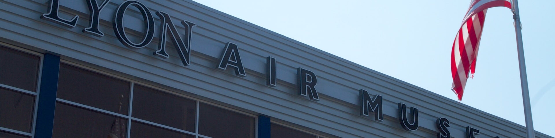Lyon Air Museum que inclui sinalização