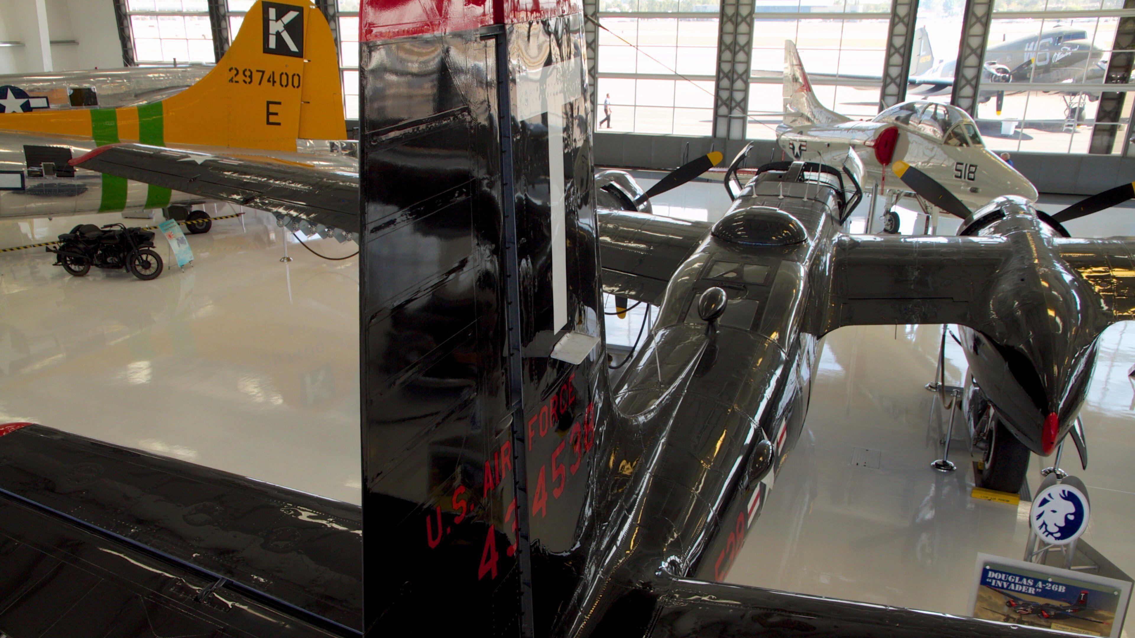 พิพิธภัณฑ์ Lyon Air ซึ่งรวมถึง การตกแต่งภายใน และ เครื่องบิน