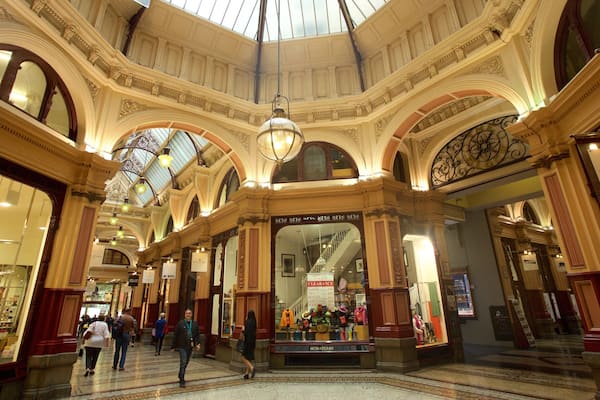 Block Arcade qui includes vues intérieures et shopping