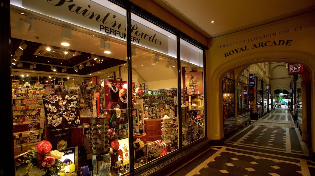 ロイヤル アーケード フィーチャー 屋内の眺め と ショッピング