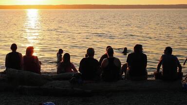Kayak point has a low sloping beach with large rocks and lots of drift wood. It's great for playing with friends, BBQing, and playing in the water.
#LifeAtExpedia