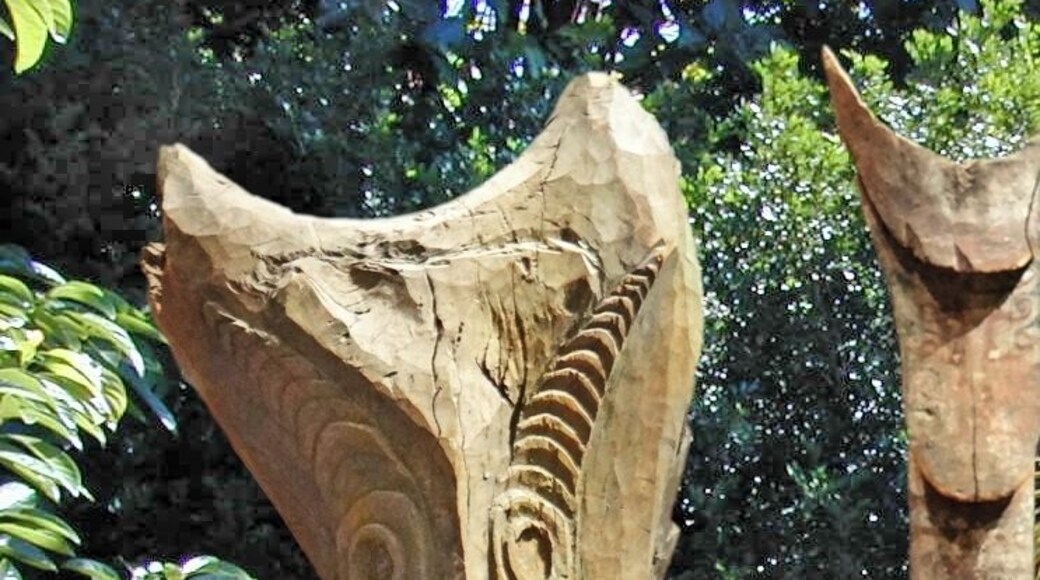 Poteau en bois sculpté d'une maison (hauspfosten) de Nouvelle-Guinée (Mélanésie) d'un village (Kanganamun) situé dans la partie centrale du fleuve Sepik (photo placée dans un environnement réinventé) Collections océaniennes du musée d'ethnologie de Berlin (Dahlem) www.smb-digital.de/