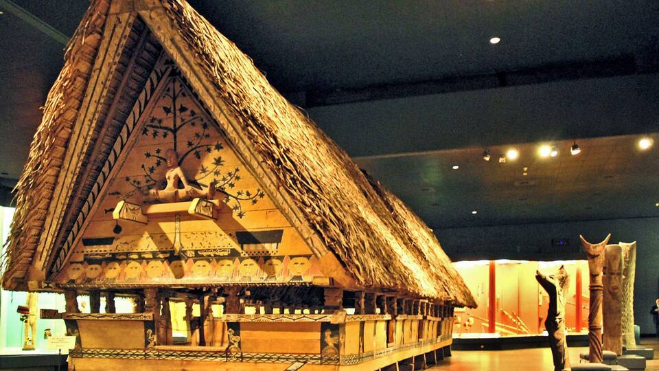 La maison des Hommes (Men's clubhouse) Palau, Iles Palaos Western Micronesia Mission Krämer, 1907 www.berlin-en-ligne.com/ethno_ozeanien.php