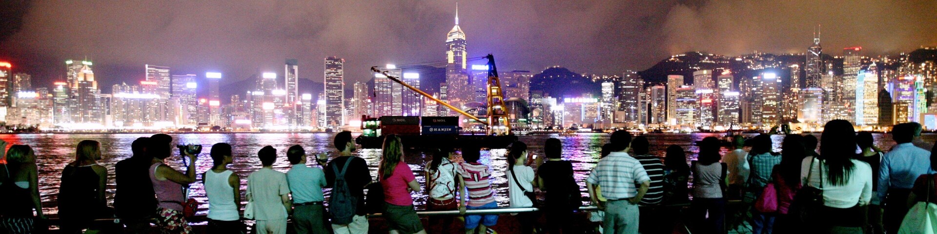 ์คํ์ ๊ฑฐ๋ฆฌ ์ด ํฌํจ ๋์ดํธ๋ผ์ดํ, ์ผ๊ฒฝ ๊ณผ ์ค์นด์ด๋ผ์ธ