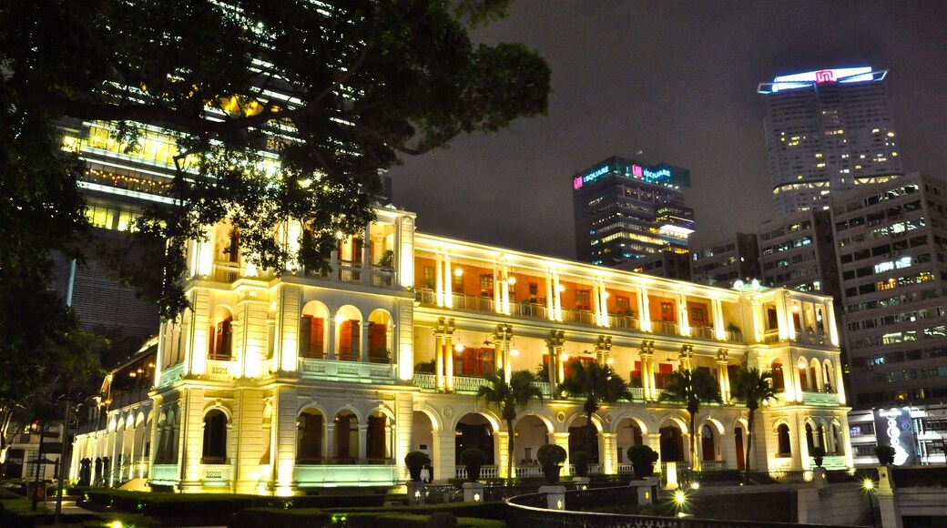 1881 Heritage (前水警總部) - The Former Marine Police Headquarters Compound built in the early 1880s in a combination of Victorian colonial and neo-classical architectural designs, is now Hong Kong's Cultural & Shopping Landmark.
#InStone #Asia #HongKong #Kowloon #architecture #TroveOnTuesday #Golden