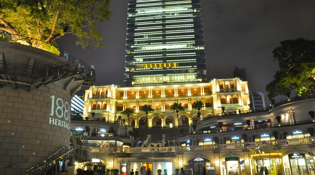 1881 Heritage (前水警總部) - The Former Marine Police Headquarters Compound built in the early 1880s in a combination of Victorian colonial and neo-classical architectural designs, is now Hong Kong's Cultural & Shopping Landmark.
#InStone #Asia #HongKong #Kowloon #architecture #TroveOnTuesday #Golden