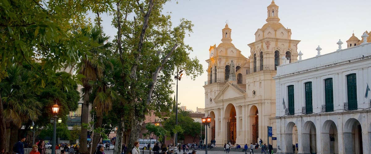 Plaza San Martin which includes a square or plaza and heritage architecture