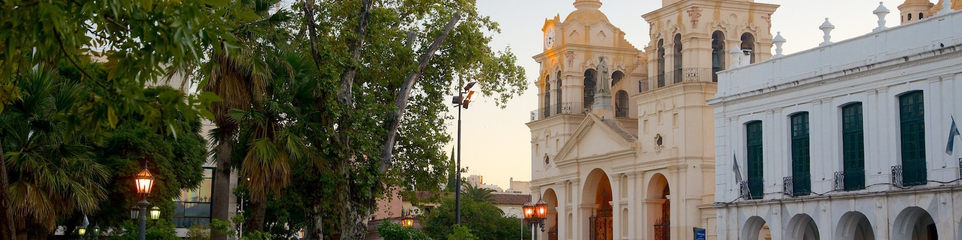 Plaza San Martin which includes a square or plaza and heritage architecture