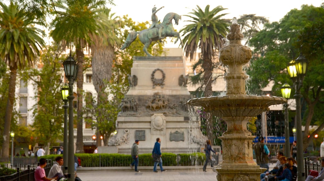 Plaza San Martin showing a square or plaza, a fountain and a statue or sculpture