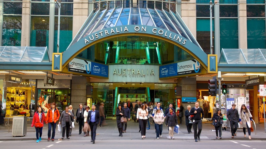 Collins Street qui includes scĂšnes de rue, ville et signalisation