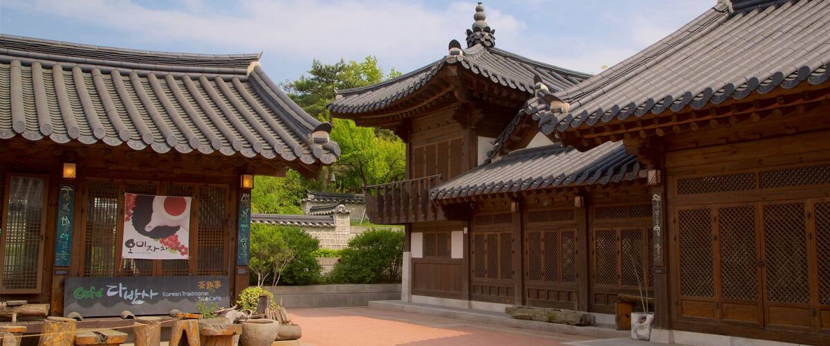 Namsangol Hanok Village featuring heritage elements