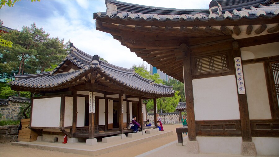 Namsangol Hanok Village featuring heritage elements