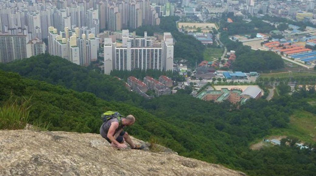 Nice place to hike behind my apartment. Nice views of Anyang when there is no smog...